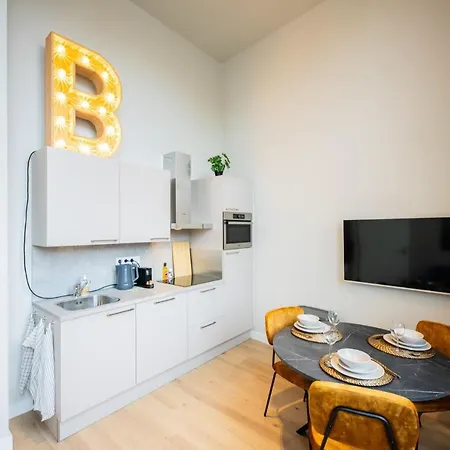 Breathtaking 3 Bedroom Pk6b Apartment
