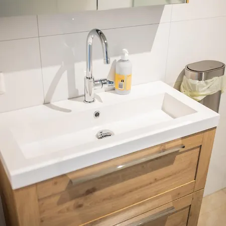Breathtaking 3 Bedroom Pk6b Apartment *